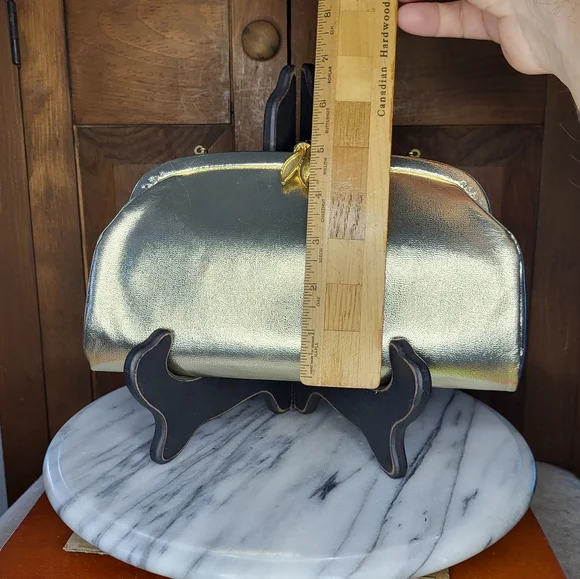 Elegant Gold Women's Clutch - Picture 6 of 15